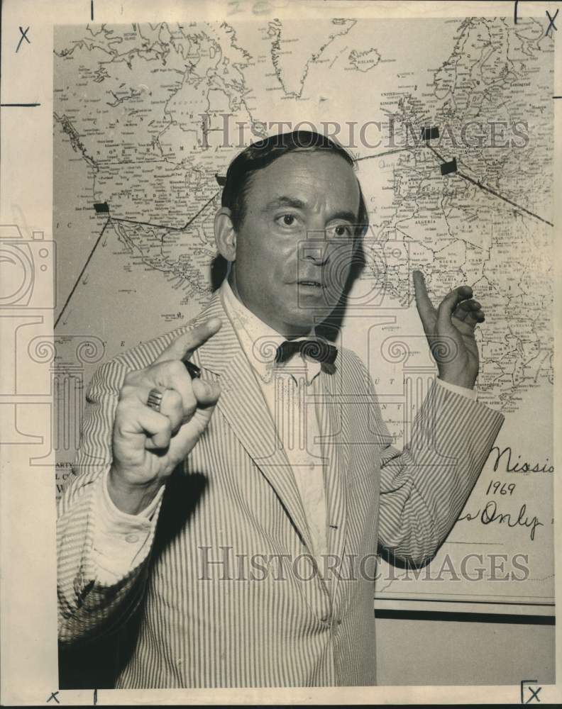 Load image into Gallery viewer, 1969 Press Photo John W. Ormond, Honorary Consul General Republic of Upper Volta
