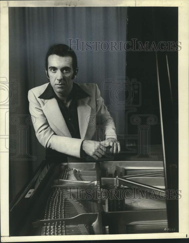 1982 Press Photo Rafael Orozco, Pianist - Historic Images