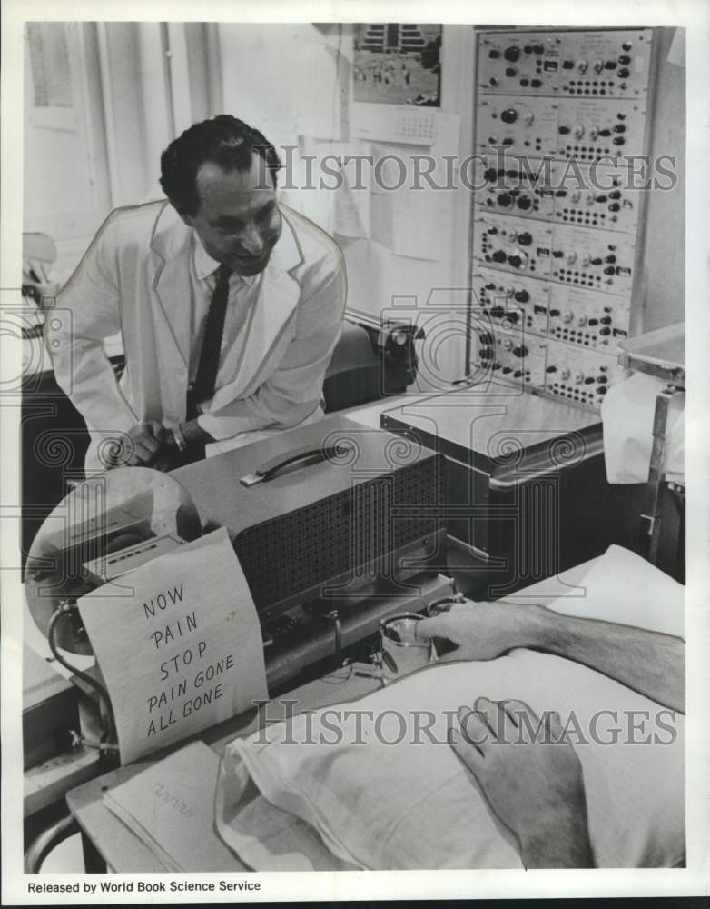 Load image into Gallery viewer, 1968 Press Photo Dr. B. Berthed Wolff &amp; pain thermometer, New York University
