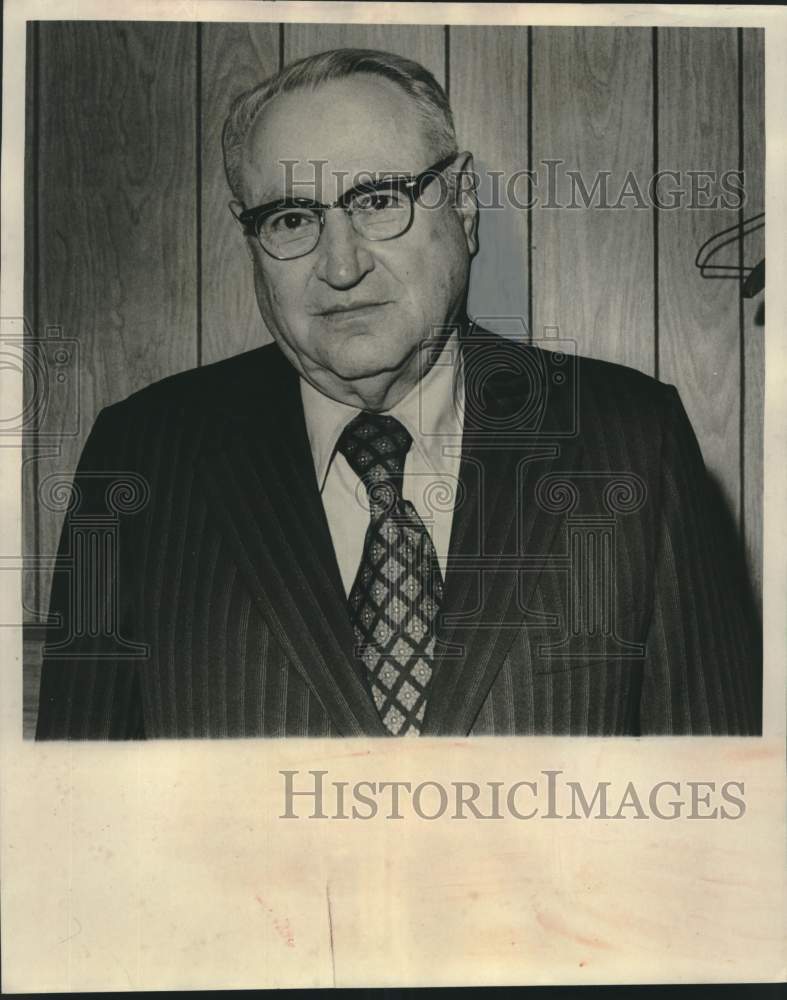 1975 Press Photo Antonio E. Papale, president of  Legal Aid Bureau - Historic Images