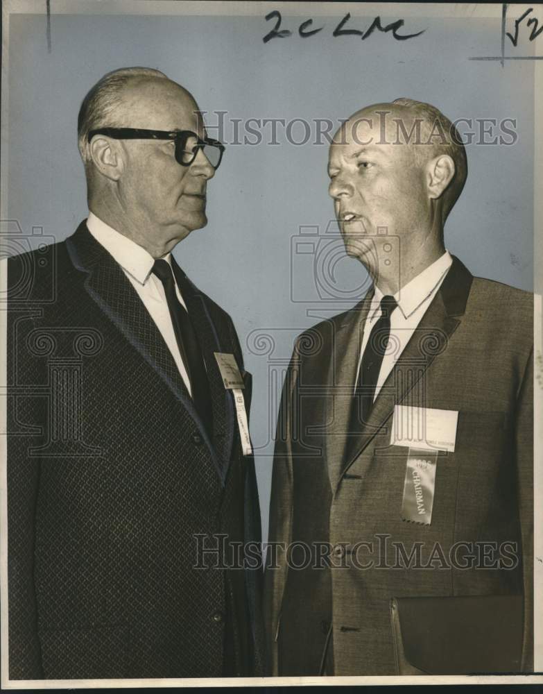 Load image into Gallery viewer, 1965 Press Photo Attendees at United Business School's Assoc. in New Orleans
