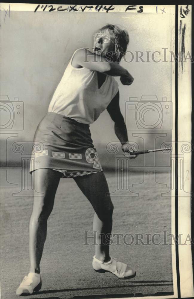 1974 Press Photo Sandra Palmer during invitational golf tournament in Miami- Historic Images