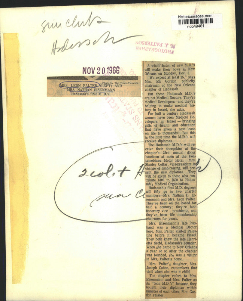 1966 Press Photo Batch of new Medical Developers take their bows in New Orleans