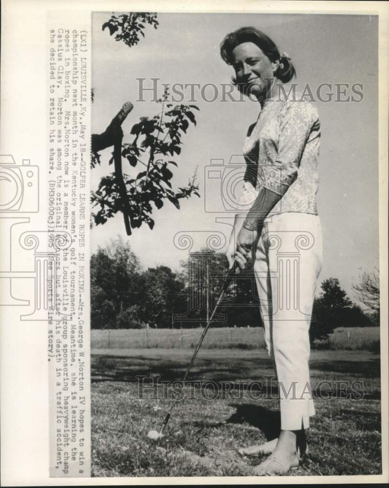 Load image into Gallery viewer, 1965 Press Photo Golfer Mrs. George W. Norton IV - noo49479

