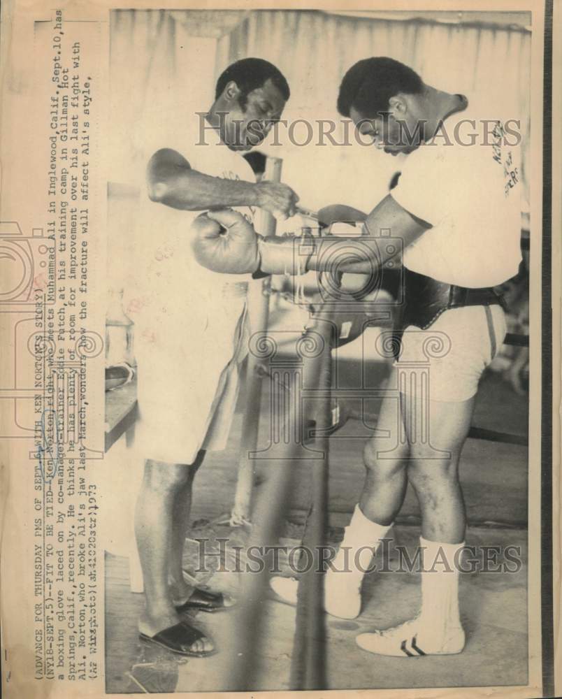 1973 Press Photo Ken Norton with trainer Eddie Futch in Gillman Hot Springs- Historic Images