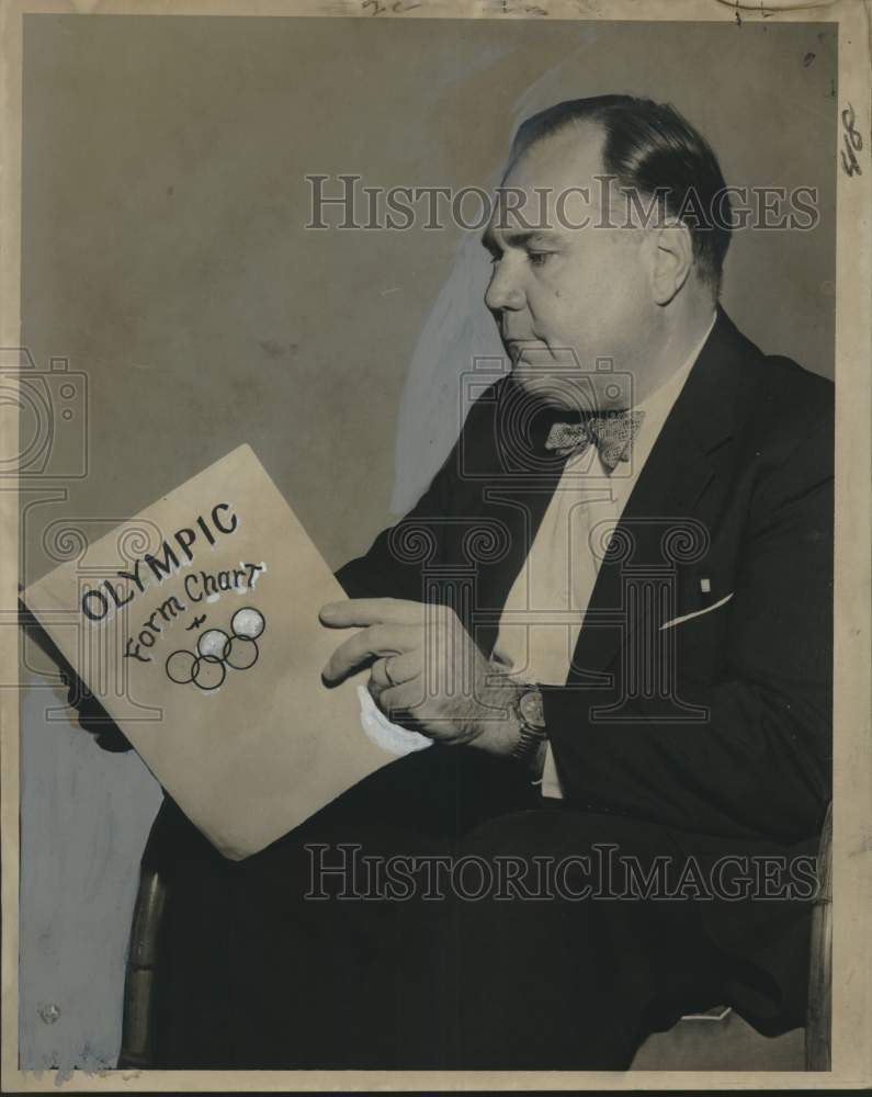 Press Photo Johnny Oellsers Reading Olympic Form Chart - Historic Images