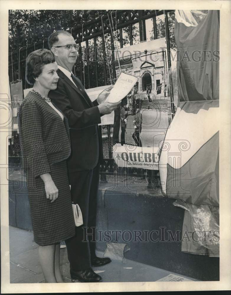 1965 Press Photo Original Outdoor Poetry Show Exhibit in Jackson Square- Historic Images