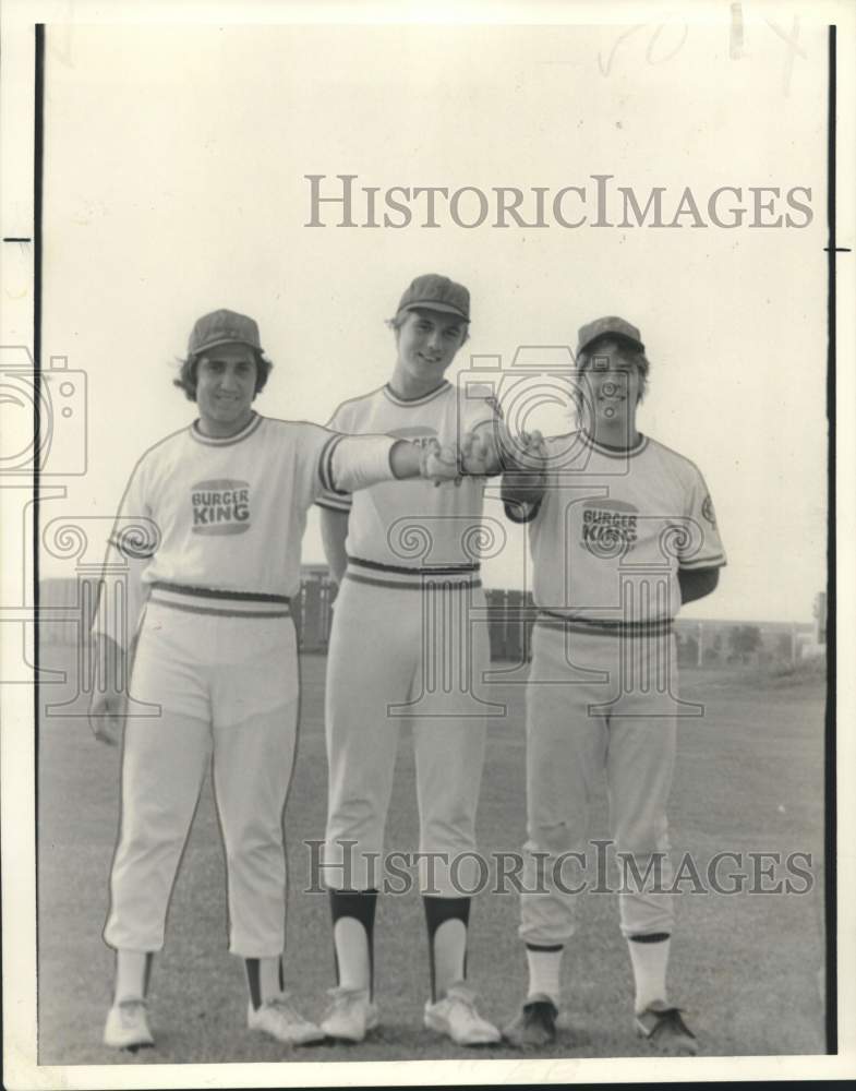 1976 Press Photo NORD-Burger King pitching wings, Baseball- Historic Images