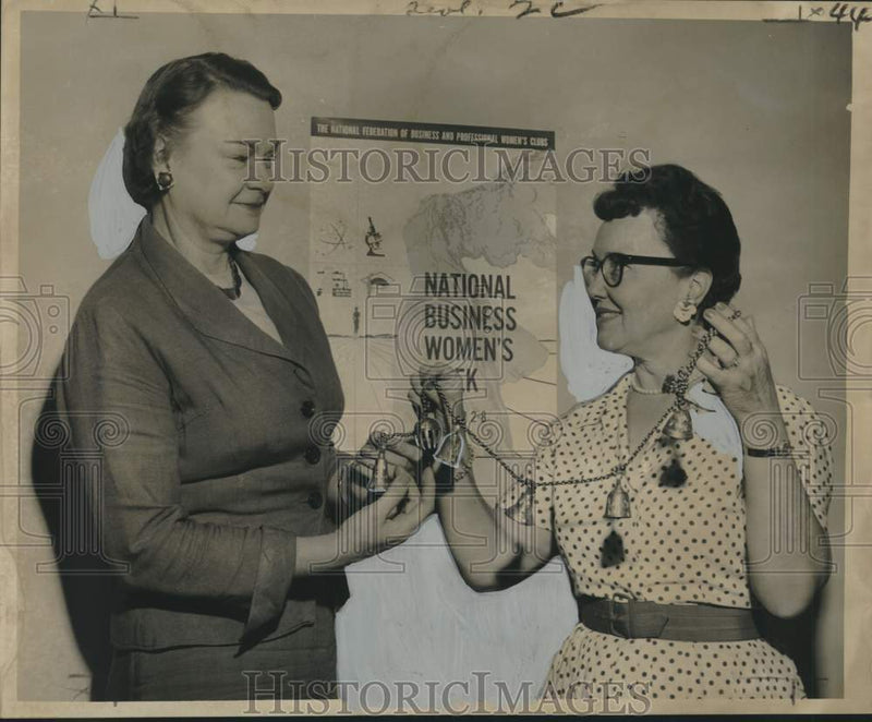 Load image into Gallery viewer, 1960 Press Photo National Federation of Business and Professional Women's Clubs
