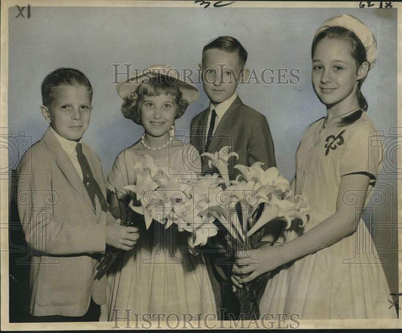Load image into Gallery viewer, 1964 Press Photo Flowers for Mother's Day, Mt. Olivet Episcopal Church
