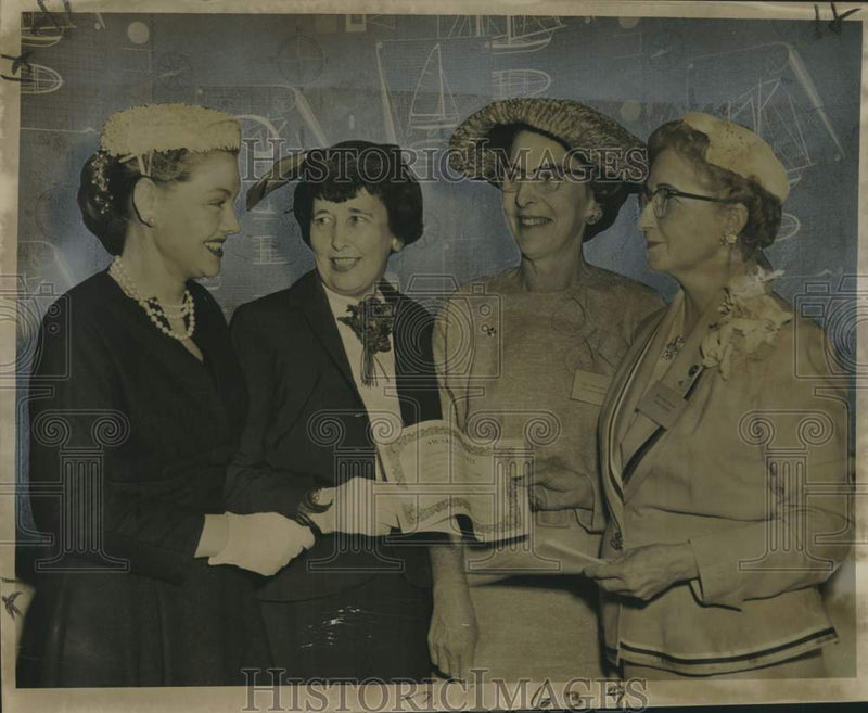 Load image into Gallery viewer, 1957 Press Photo Mrs. Melvin C. Nowack, Louisiana Federation of Women's Clubs
