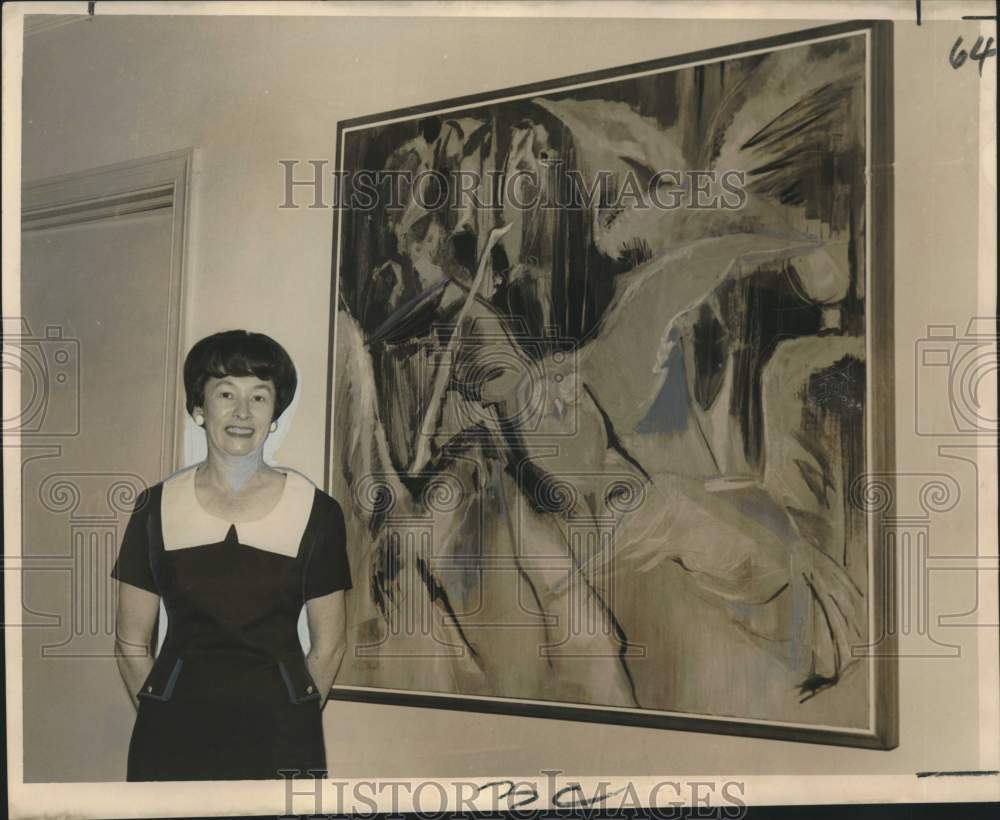 1967 Press Photo Kitty O&#39;Meallie poses with &quot;Golden Owls&quot; in New Orleans show