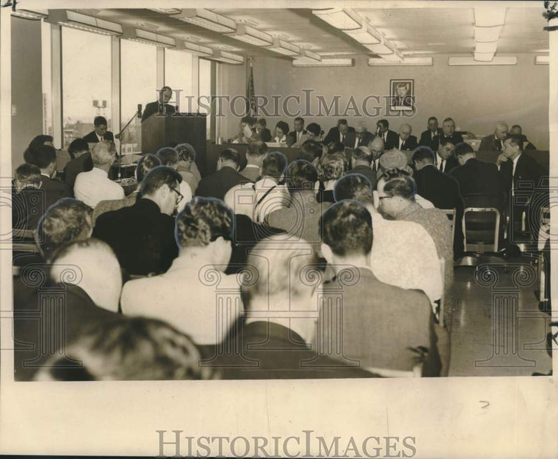 Load image into Gallery viewer, 1962 Press Photo Offshore bids are opened in New Orleans federal building
