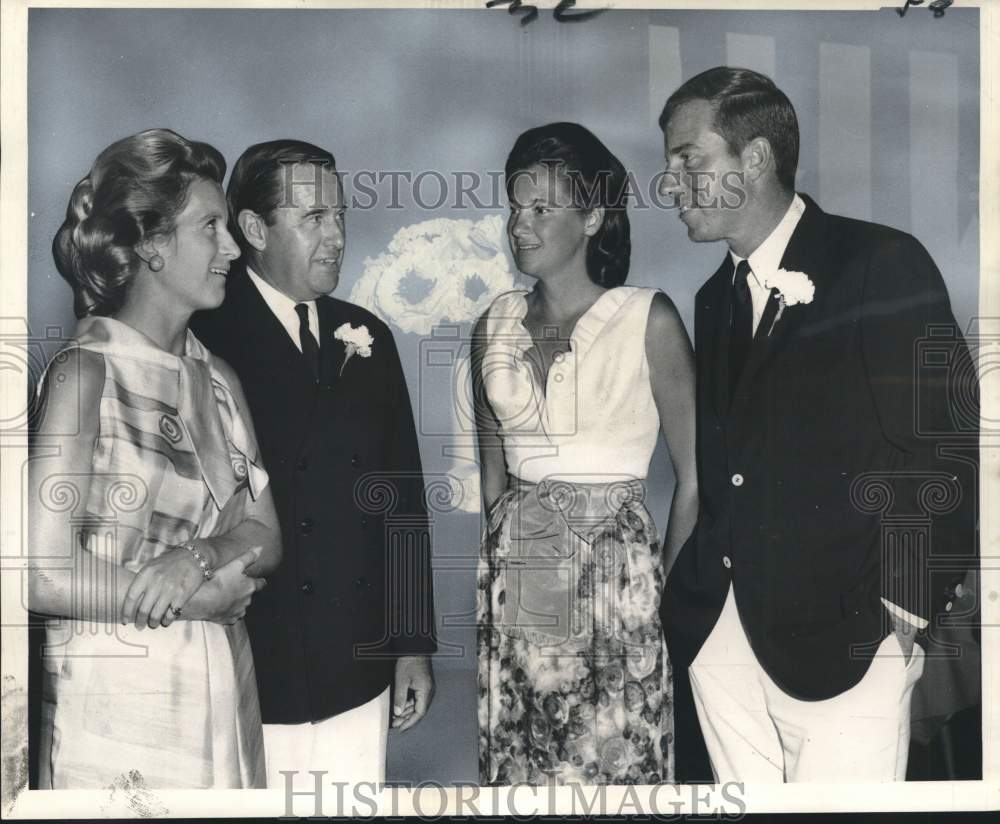 1968 Press Photo Dignitaries at Annual Commodore&#39;s Ball at Southern Yacht Club