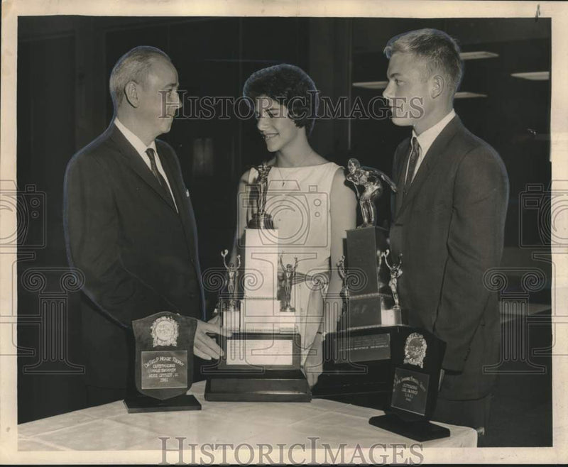 Load image into Gallery viewer, 1962 Press Photo Top Swimmers in the Southern Amateur Athletic Union- Honored
