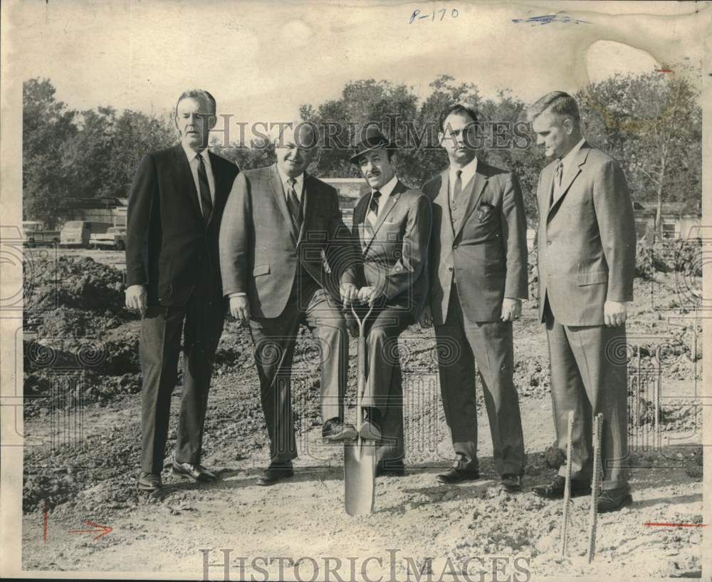 1969 Press Photo New Orleans officials at groundbreaking for new car dealership