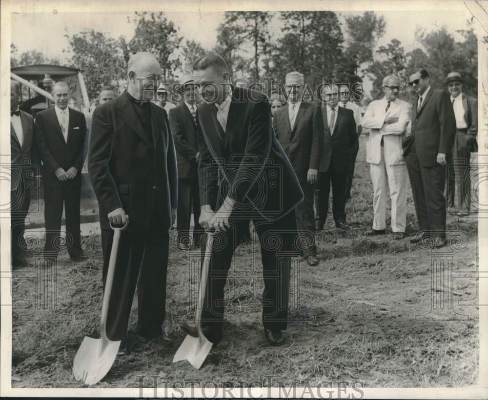 1963 Press Photo Ground-breaking ceremony for New Orleans luxury apartments
