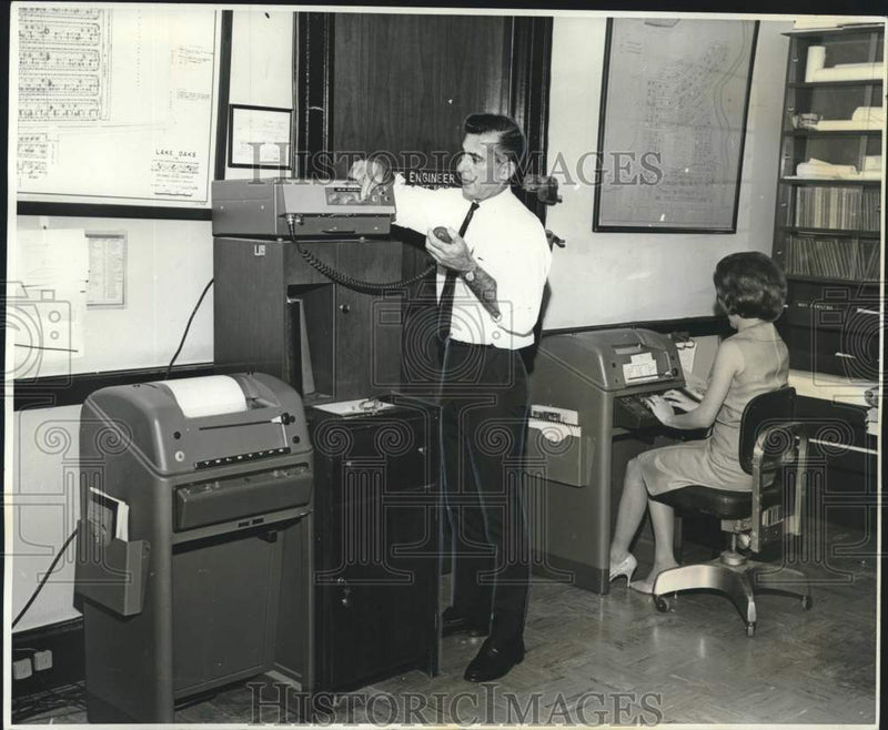 Load image into Gallery viewer, 1966 Press Photo Orleans Levee Board's weather information center. - noo49932

