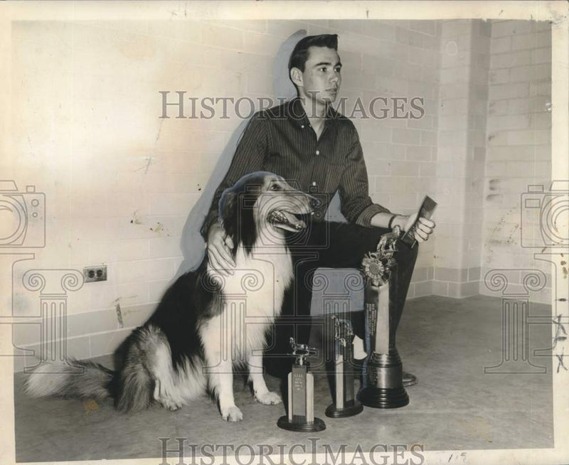 Load image into Gallery viewer, 1959 Press Photo Deep South All-Breed Obedience Training Club winner &amp; owner
