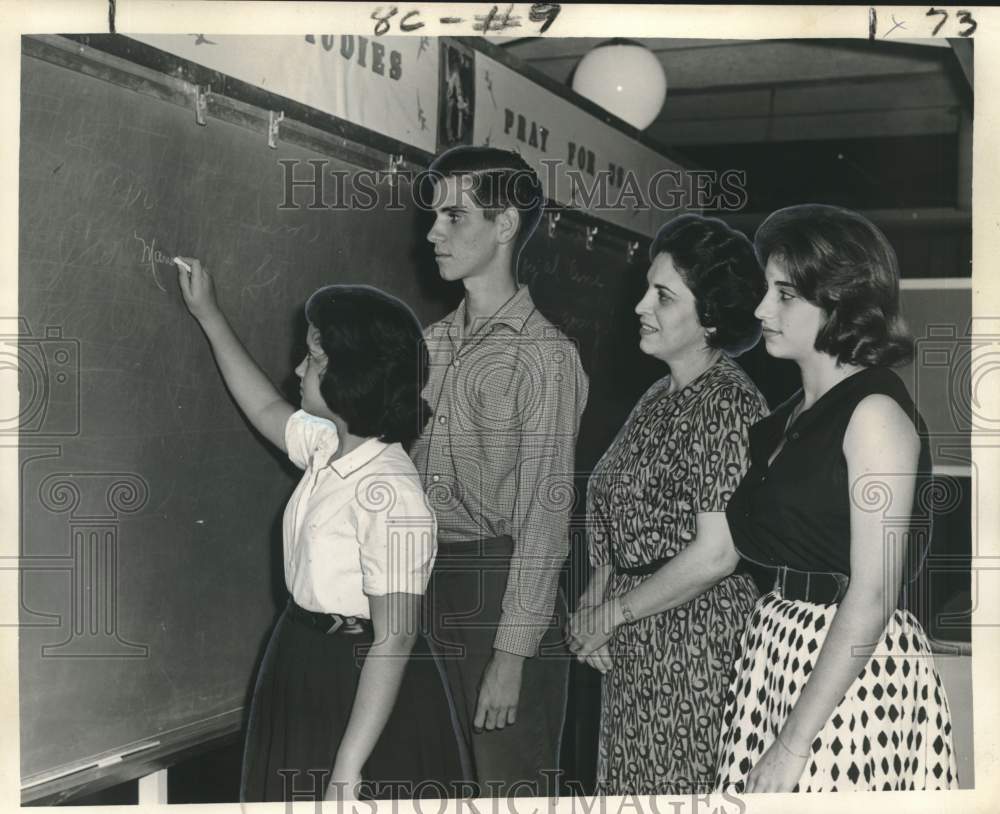 1961 Press Photo Girl writes on board while others watch in New Orleans school- Historic Images