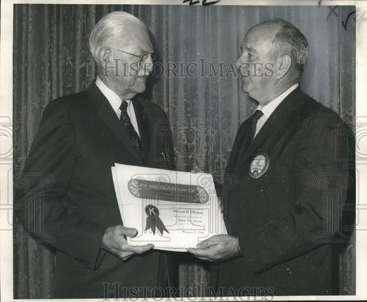 1969 Press Photo William O. O'Regan honored by A.J. Maier of the Kiwanis Club