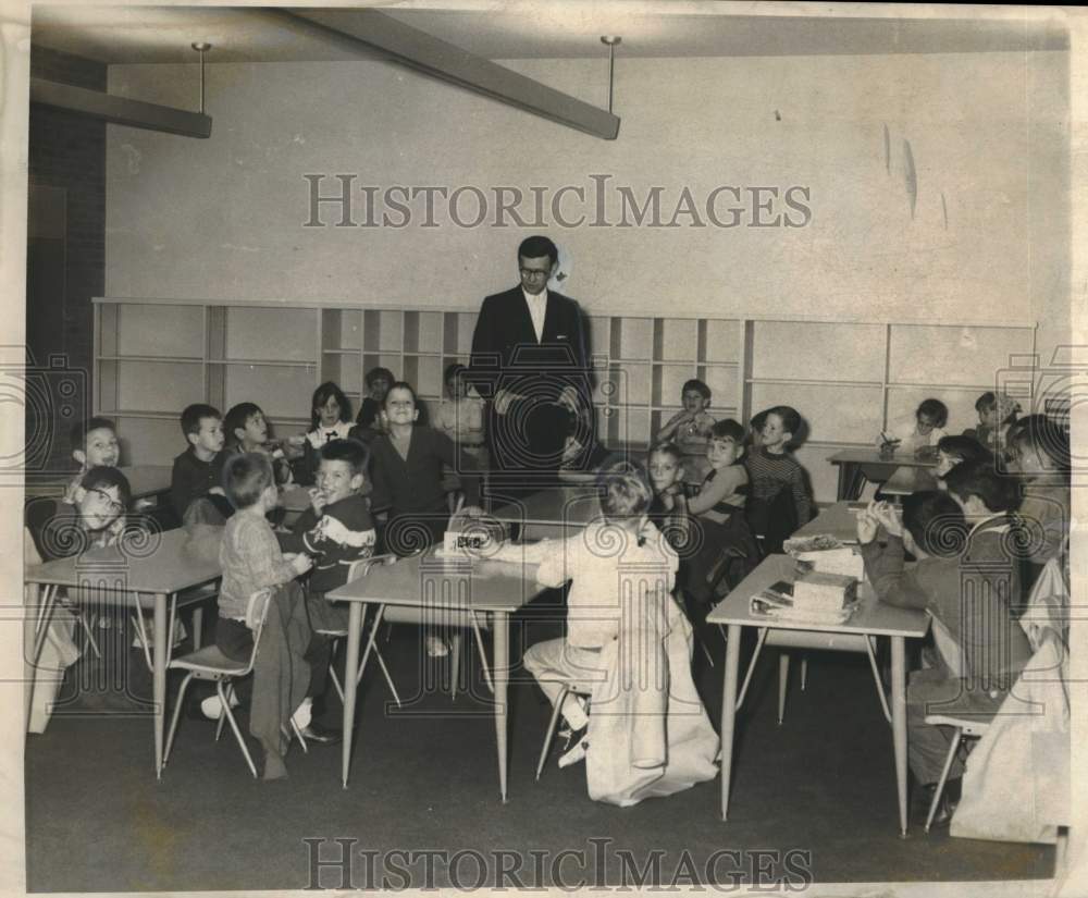 1969 Press Photo Dr. S. Paul Bordelon, principal of the Mildred Osborne School