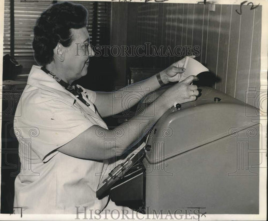 1961 Press Photo Beulah Palmer, American Red Cross disaster representative