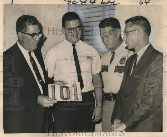 1965 Press Photo Major Dominic Palmisano discusses "Operation 101" for Labor Day- Historic Images