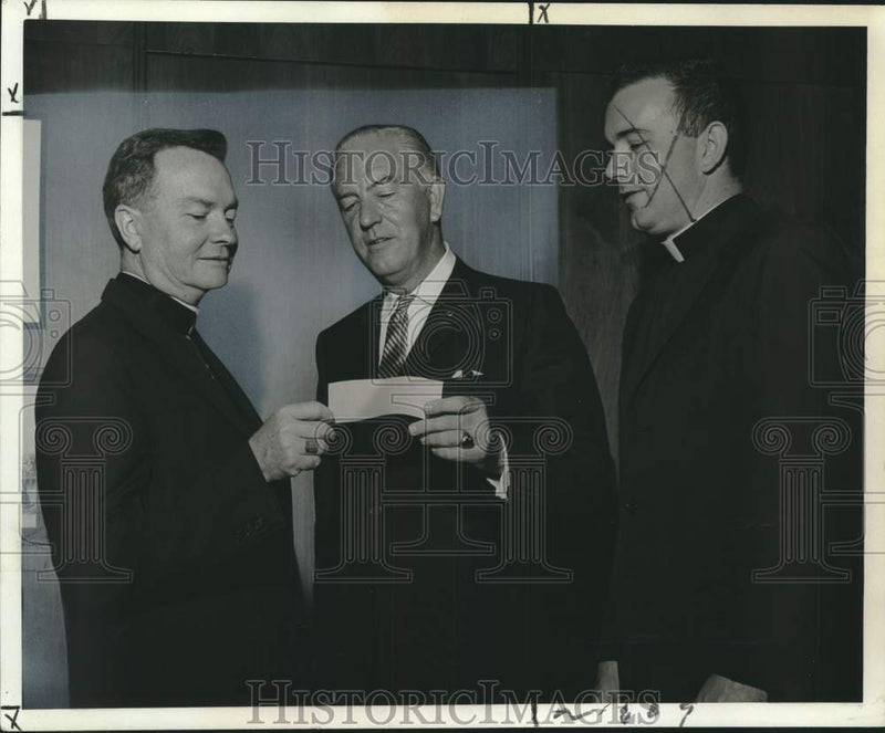 Load image into Gallery viewer, 1966 Press Photo Archbishop Phillip M. Hannan Receives Check from T.C. Nugent
