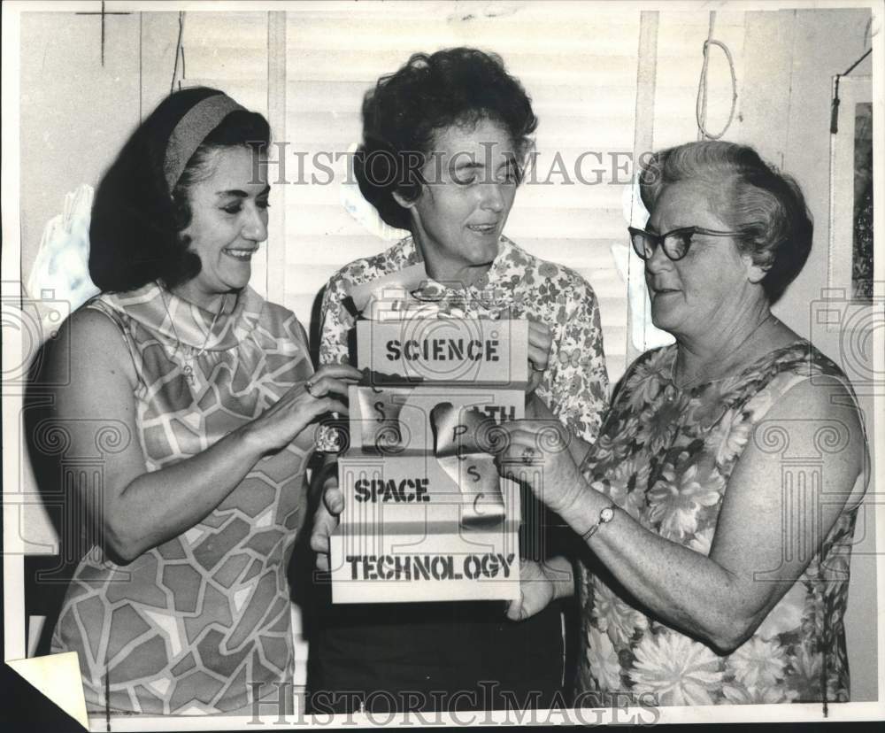 1969 Press Photo Members Work on PCSC Stairs of Eduction - noo50179