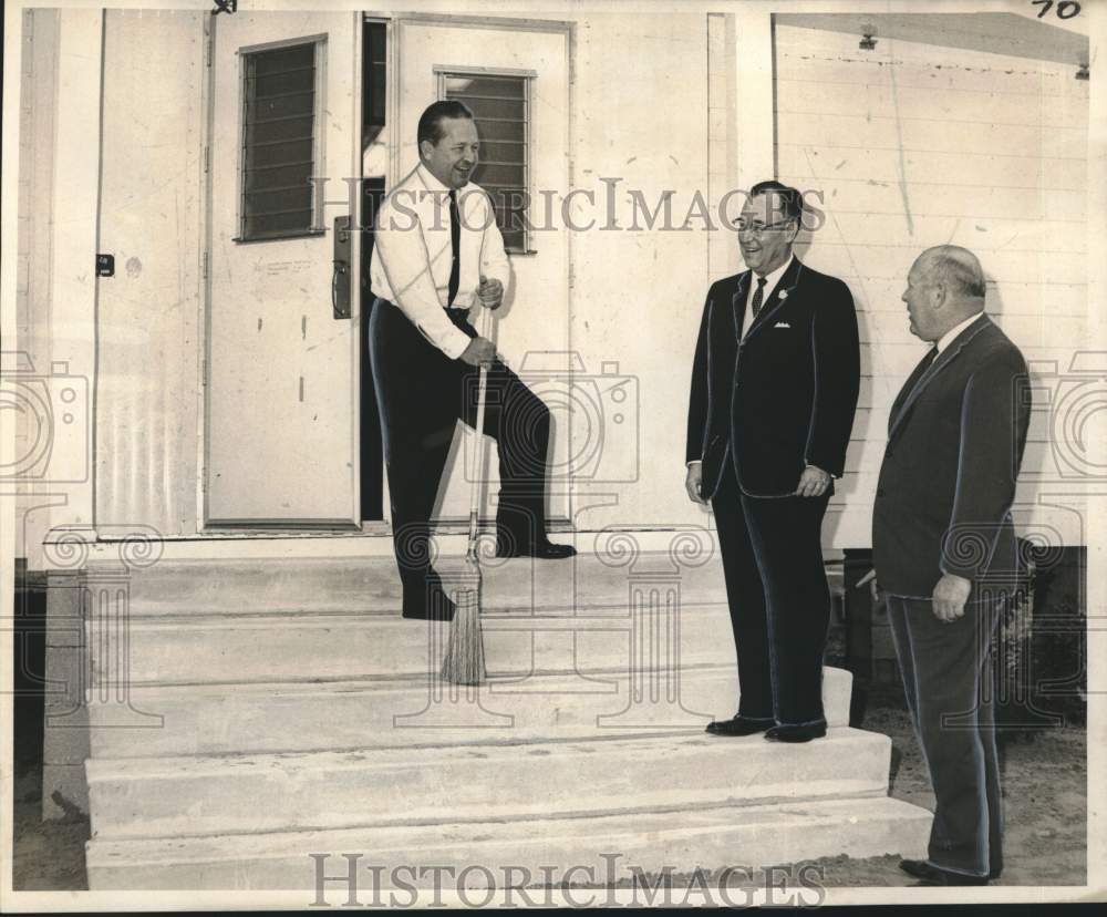 1966 Press Photo Rev. Jack Moore with Dr. T. Russell Nunan and Gene Morrow- Historic Images