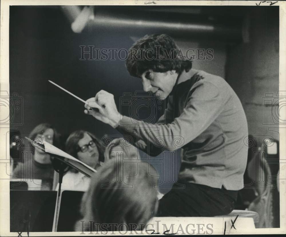 1975 Press Photo Conductor Werner Torkanewsky New Orleans Symphony- Historic Images