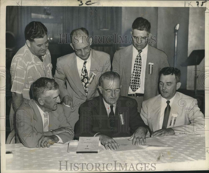 Load image into Gallery viewer, 1948 Press Photo New officers of the Louisiana Peace Officers Association
