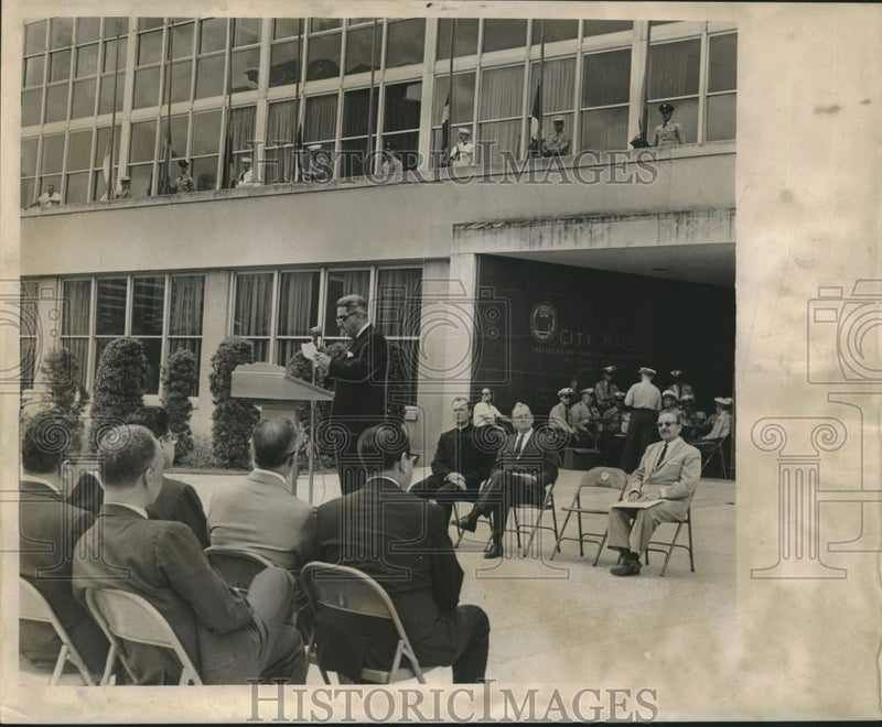 Load image into Gallery viewer, 1963 Press Photo Pan-American Week at New Orleans City Hall - noo50286
