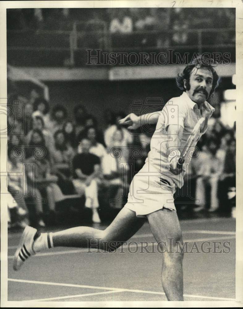 1974 Press Photo John Newcombe in the finals of the Hibernia Tennis Classic- Historic Images