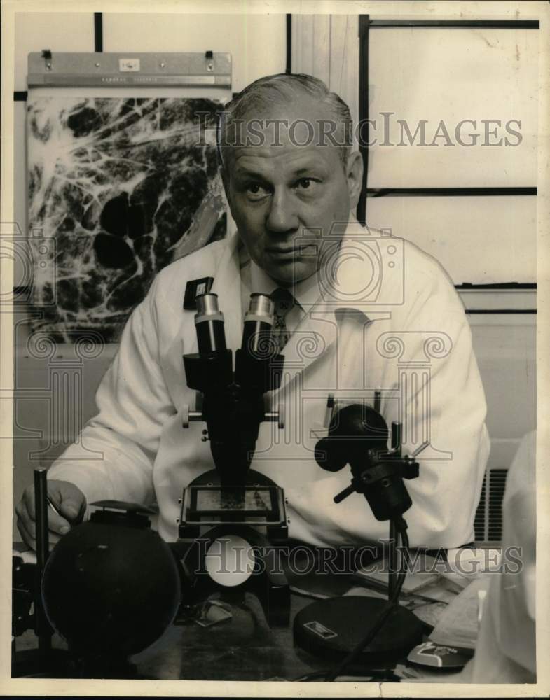 1960 Press Photo Dr. Charles Oderr, Cancer Association- United Fund recipient- Historic Images