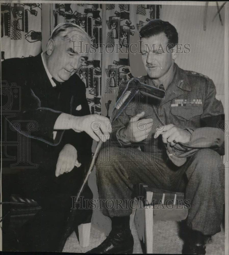 Load image into Gallery viewer, 1952 Press Photo Robert Menzies, Australian Prime Minister with John Rockingham

