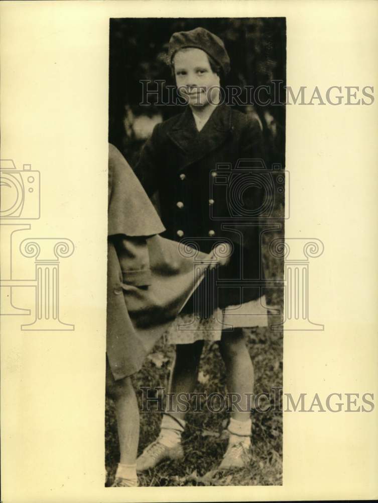 1933 Press Photo Heiress Margaret "Peggy" McMath in school in Harwich