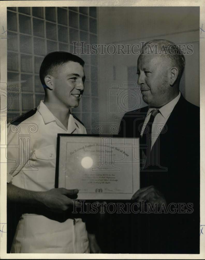 1967 Press Photo E.E. &quot;Rip&quot; Miller awarding a scholarship to Robert Flowers- Historic Images