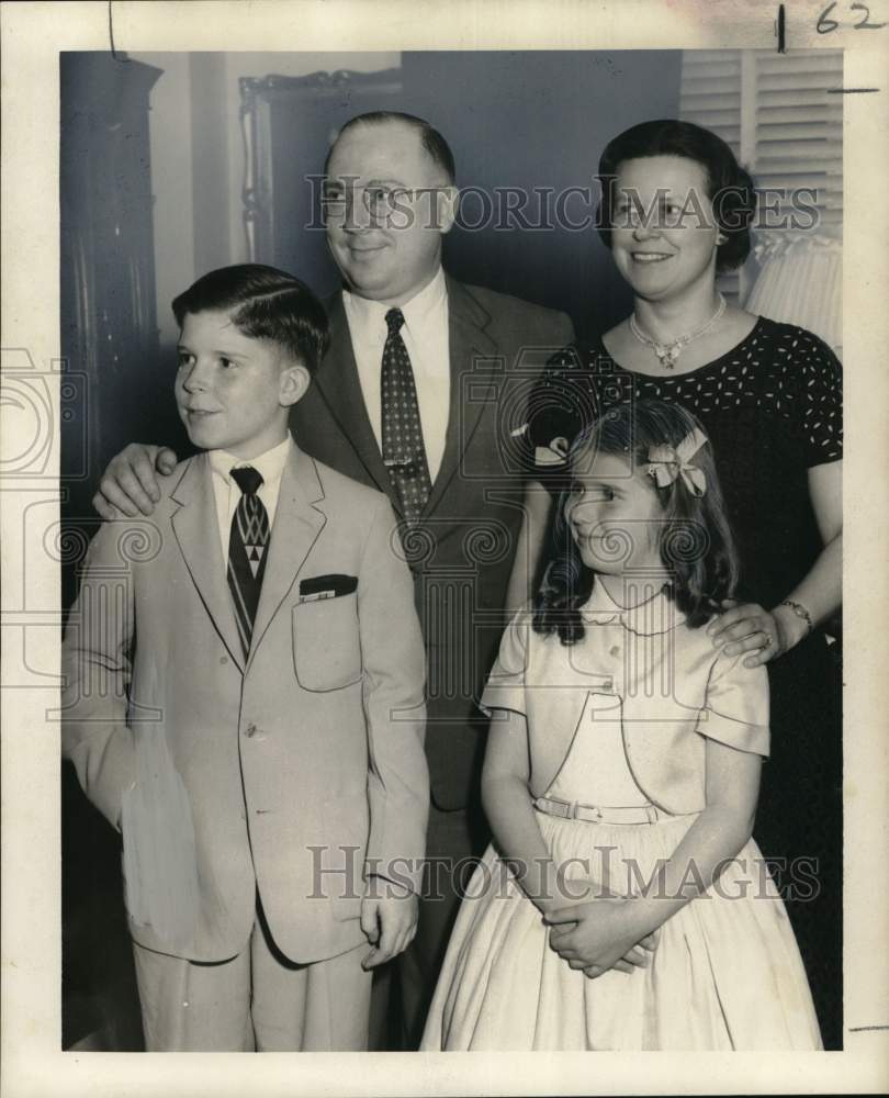 1958 Press Photo Dr. &amp; Mrs. George Mellinger visiting New Orleans with children