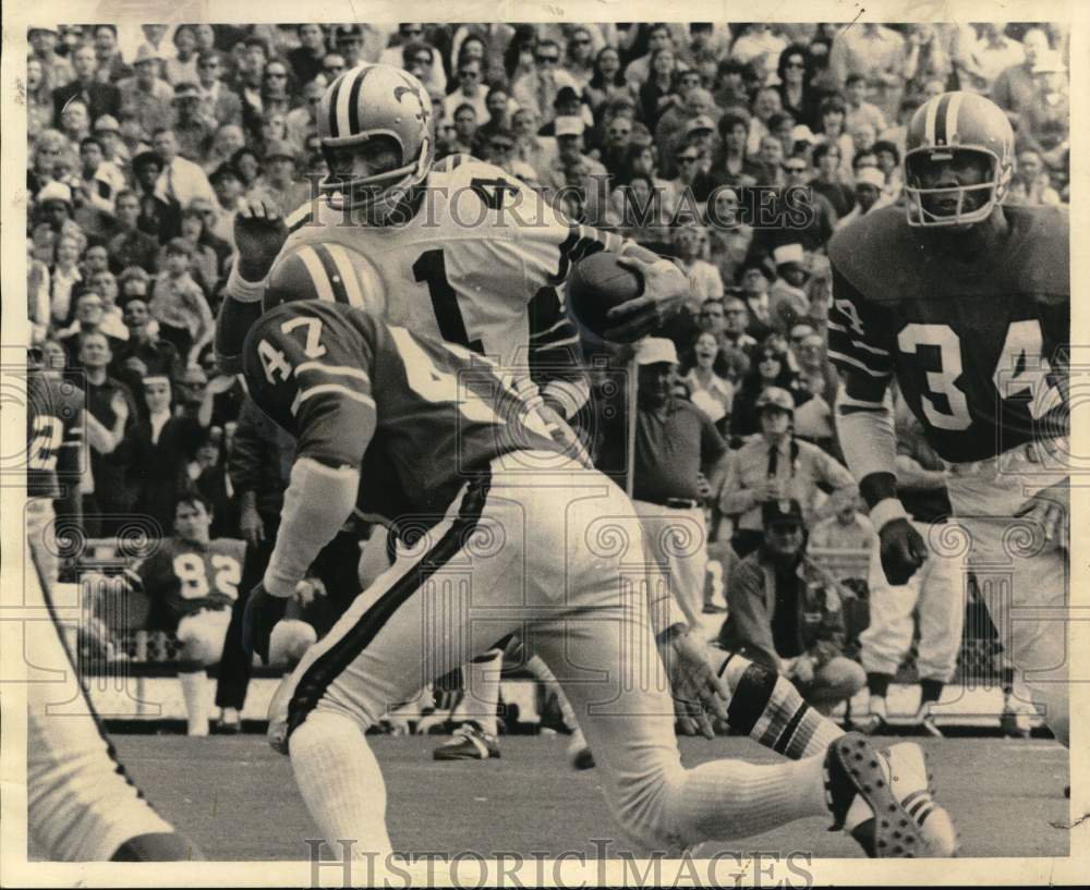 1971 Press Photo New Orleans Saints&#39; Bob Newland takes off after catching pass- Historic Images