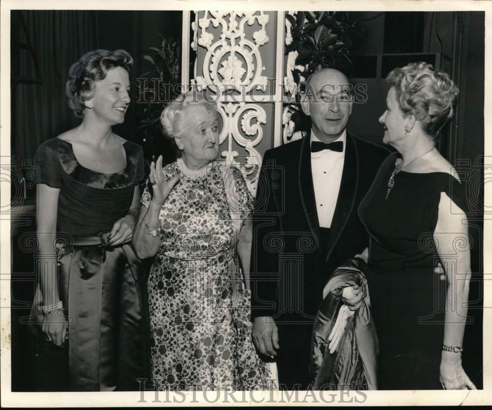 1961 Press Photo Dinner after the Initial Concert of the 1961-62 season