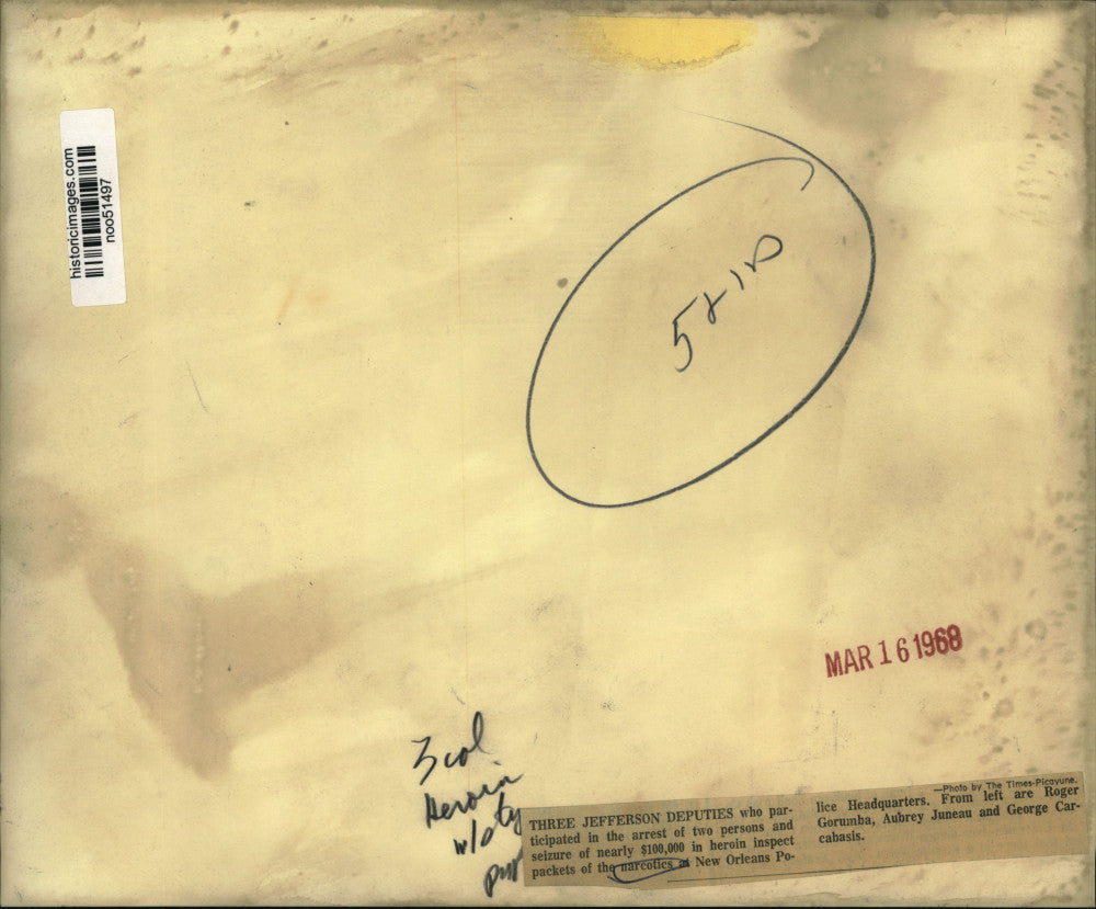 1968 Press Photo Jefferson Deputies inspecting seized heroin in New Orleans