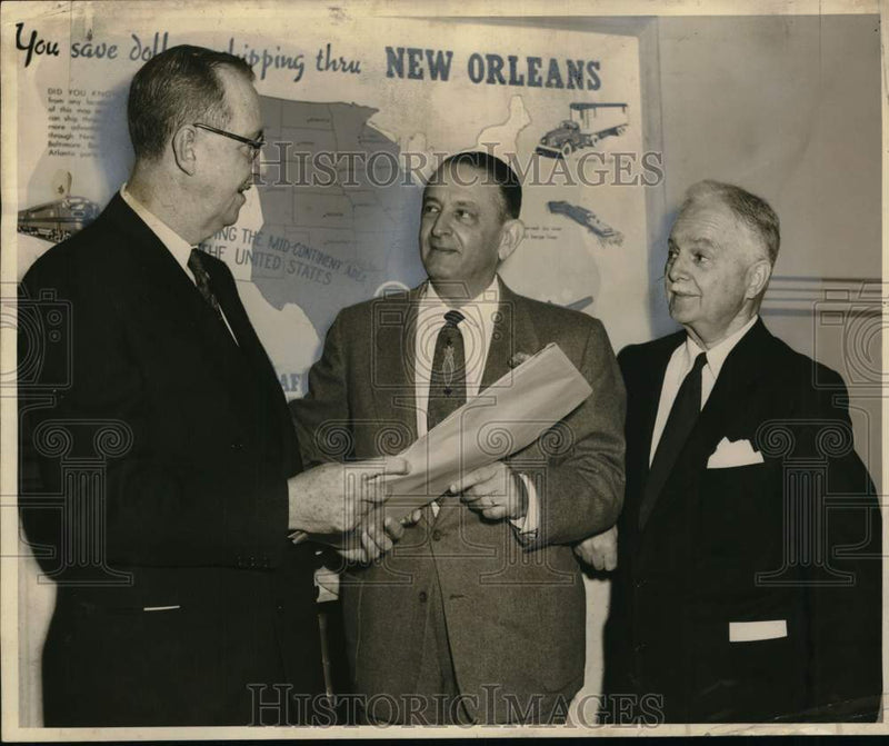 Load image into Gallery viewer, 1954 Press Photo Officers of the New Orleans Traffic and Transportation Bureau
