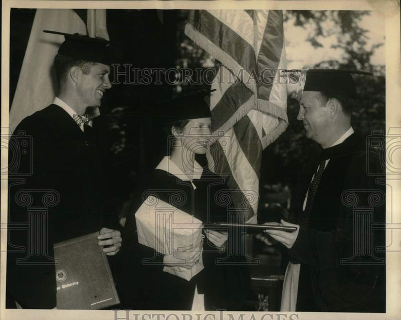 Load image into Gallery viewer, 1954 Press Photo Mr. &amp; Mrs. Robert S. Mellon- Tulane Law School Graduates
