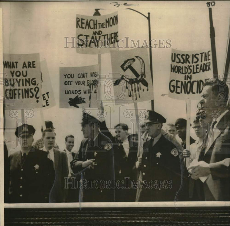Load image into Gallery viewer, 1958 Press Photo Lithuanian students protesting arrival of Mikhail Menshikov
