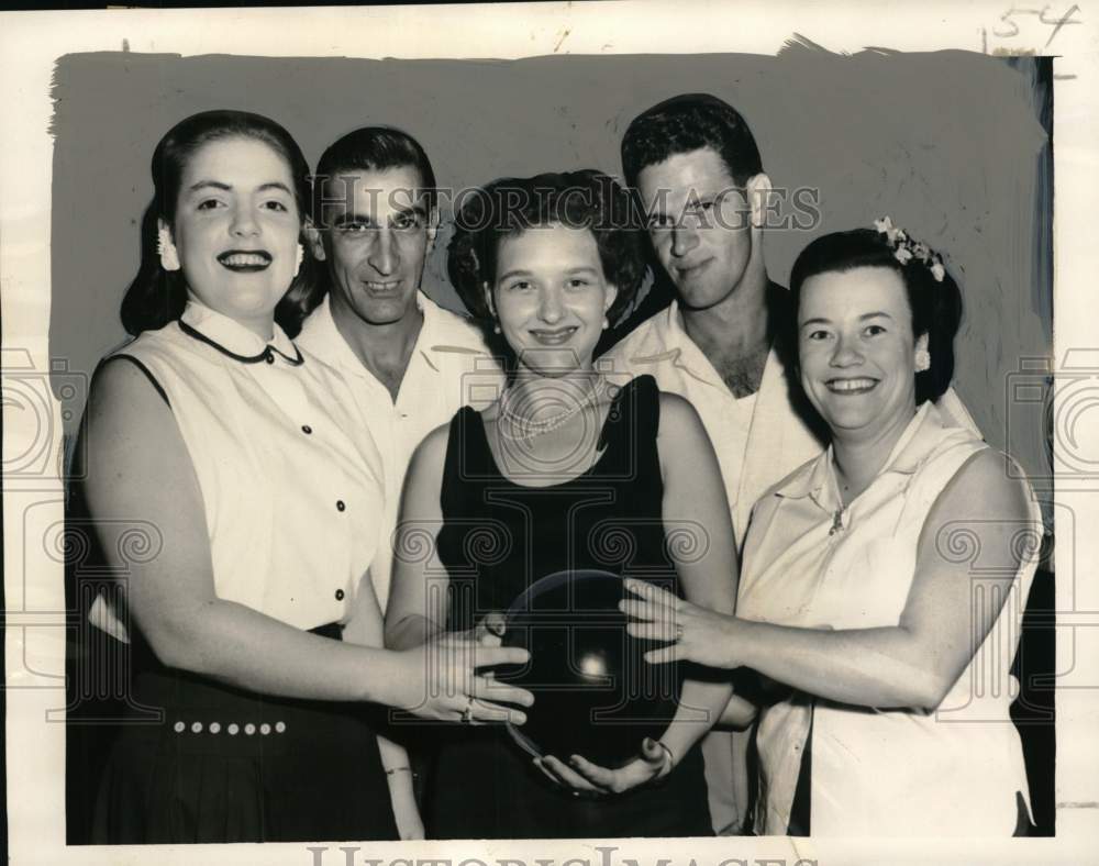 1955 Press Photo Participants- Airline Victory League at Mid-City Bowling Center- Historic Images