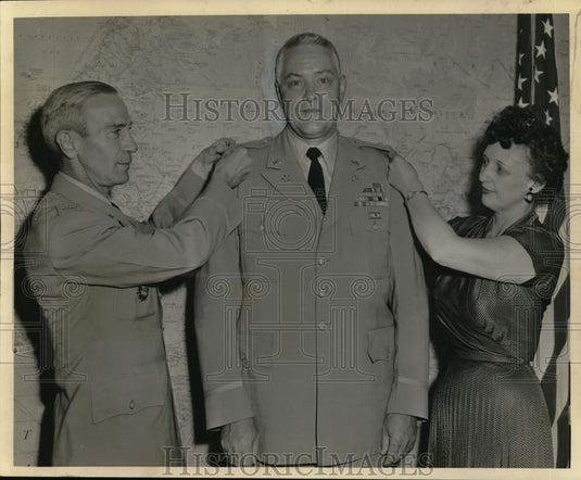 1959 Press Photo Edwin McMeen promoted to full colonel-his wife is at ceremony