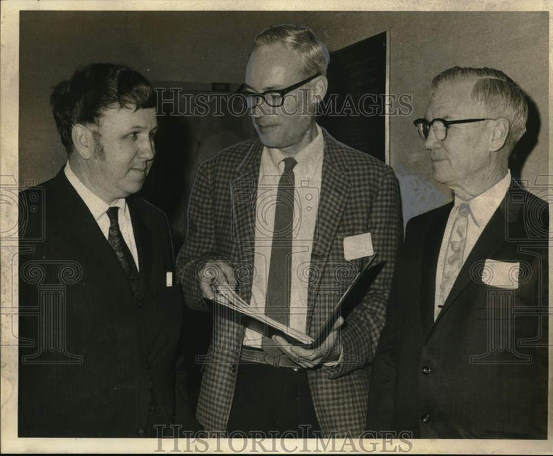 Load image into Gallery viewer, 1969 Press Photo American Association of Anatomy Chairmen meeting at Tulane
