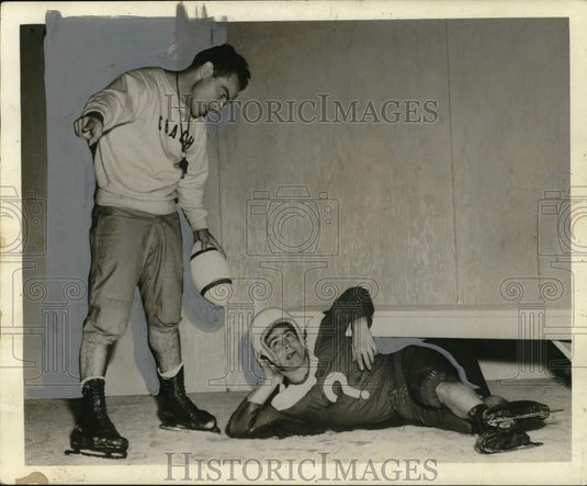 1954 Press Photo Gil & Tuffy McKellen in Sonja Henie's Ice Revue of 1954 - Historic Images